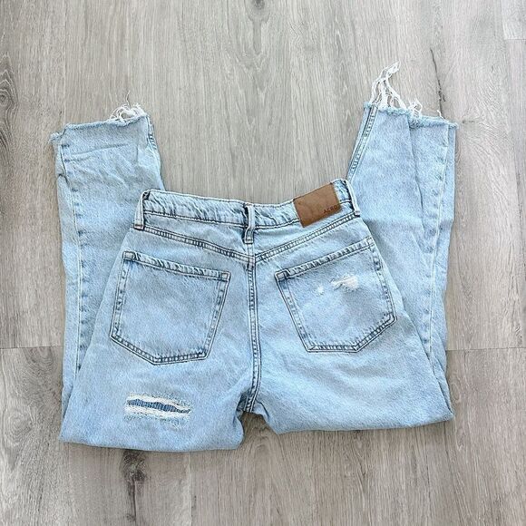 Aeropostale Curvy Mom Jean In a Light wash - Picture 2 of 4